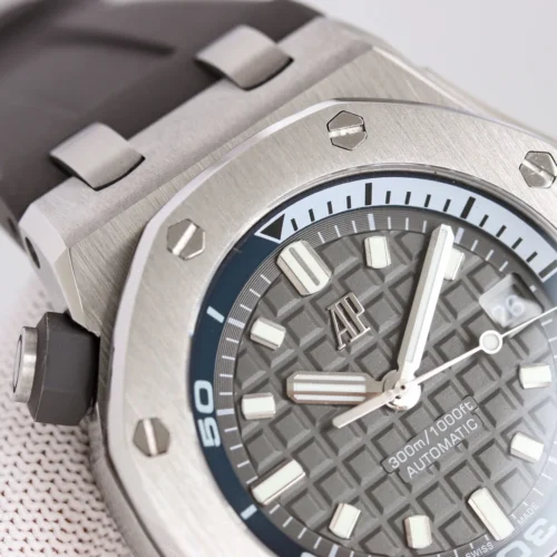 Audemars Piguet Royal Oak Offshore 15720 Watch 42mm Diver